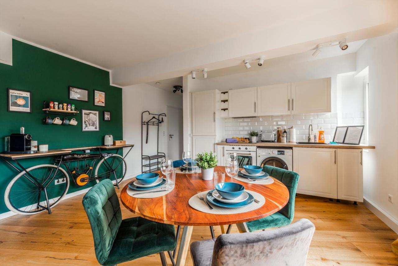 Klassen - Exklusives - Zentral Und 4km Zur Messe -kingsizebett Apartment